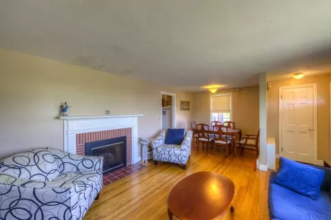 Living - 40 Marsh Ave, Worcester, MA 01606 photo 3 of 4