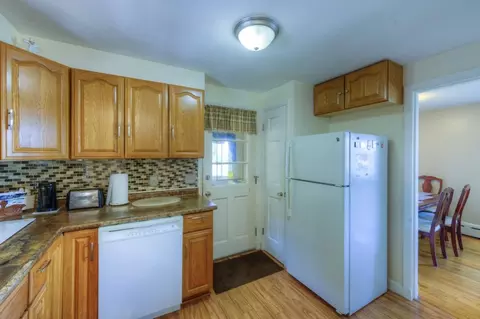 Entry Way - 40 Marsh Ave, Worcester, MA 01606 photo 3 of 3