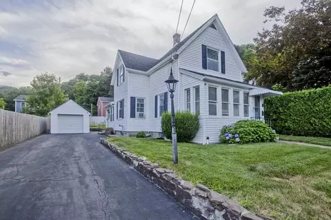 7 Meadow St, Holyoke, MA 01040