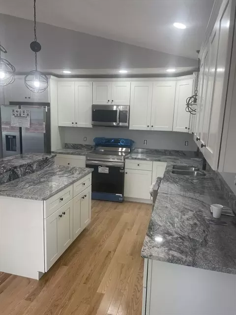 27 Sherburne Ave, Worcester, MA 01606 photo 3