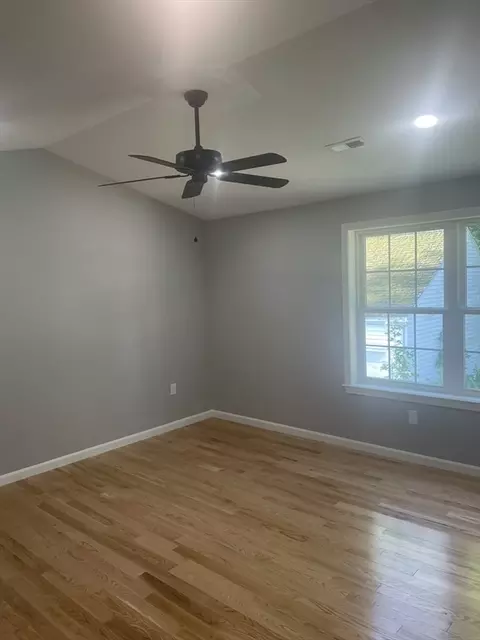27 Sherburne Ave, Worcester, MA 01606 photo 2