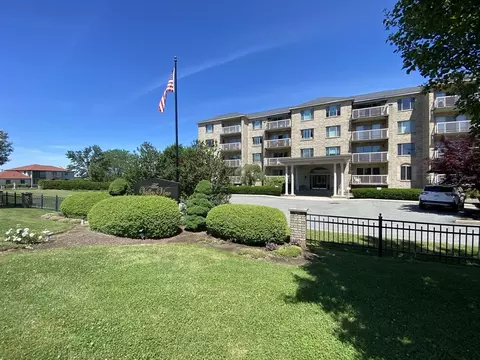 915 Hathaway Rd #402, New Bedford, MA 02740