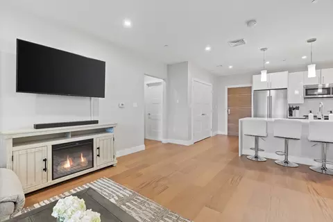 425-427 Lagrange St #207R, Boston, MA 02132