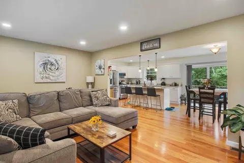 48 Alton Dr, Dudley, MA 01571