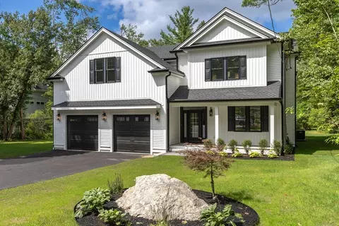 39 Concord Rd, Bedford, MA 01730
