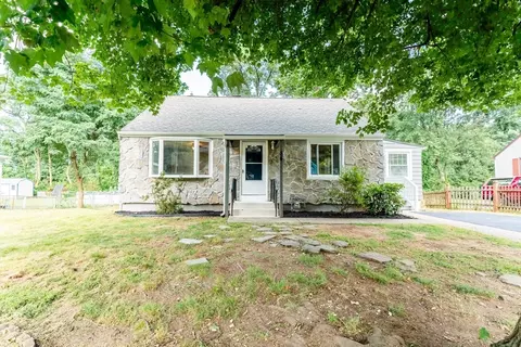 84 Oxford Rd, Holyoke, MA 01040