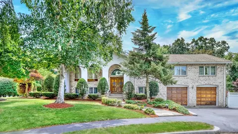 4 Laurie Ln, Stoneham, MA 02180