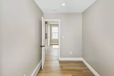 Entry Way - 14 Nelson St, Webster, MA 01570 photo 4 of 8