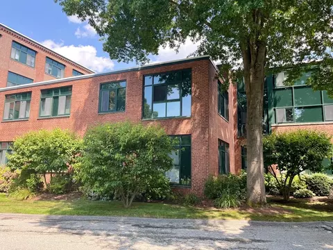 150 Rumford Ave #211, Mansfield, MA 02048