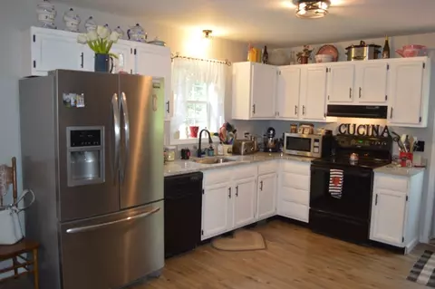 Kitchen - 75 Eagle View Dr, Douglas, MA 01516 photo 2 of 8