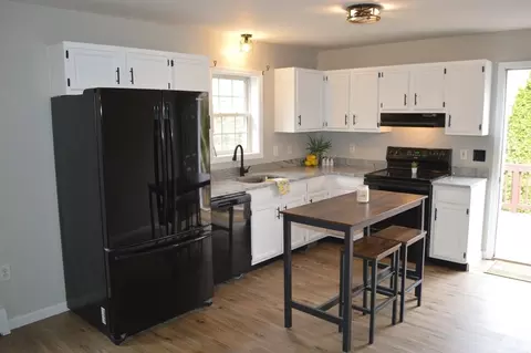 Kitchen - 75 Eagle View Dr, Douglas, MA 01516 photo 7 of 8
