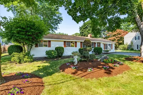 52 Brooks St, Maynard, MA 01754