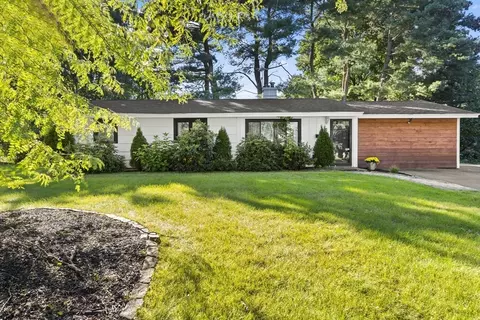 13 Maureen Rd, Framingham, MA 01701 photo 2