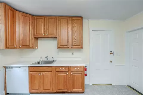 Kitchen - 33 Boardman St, Salem, MA 01970 photo 8 of 9