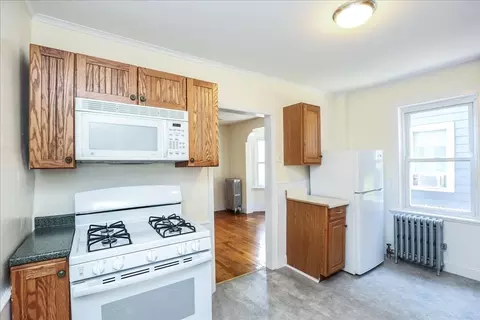 Kitchen - 33 Boardman St, Salem, MA 01970 photo 6 of 9