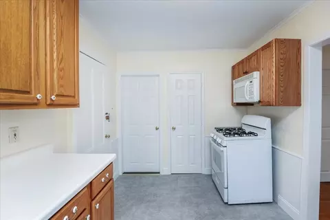 Kitchen - 33 Boardman St, Salem, MA 01970 photo 7 of 9