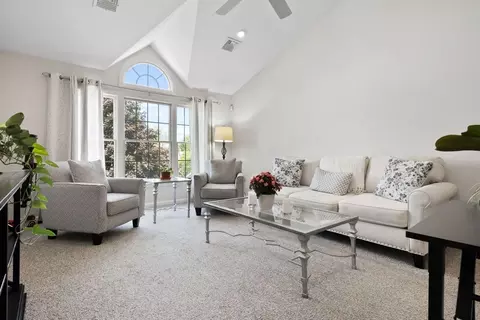 807 Old Country Rd #807, Wenham, MA 01984