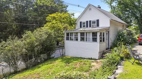12 Main St, Sturbridge, MA 01566