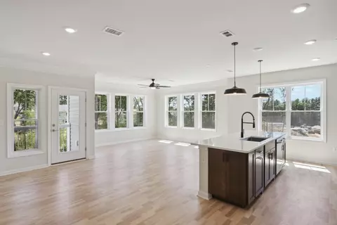 2 Winslow Ln #401, Grafton, MA 01536
