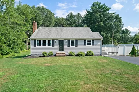 128 Bay State Cir, Hanson, MA 02341