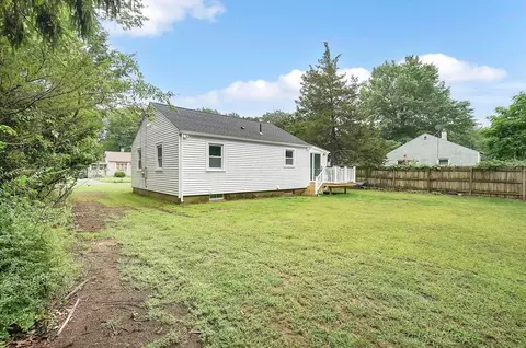 124 Stuart St, Springfield, MA 01119 photo 2