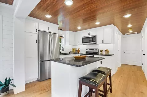 124 Stuart St, Springfield, MA 01119 photo 7