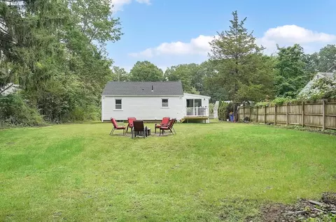 124 Stuart St, Springfield, MA 01119 photo 3