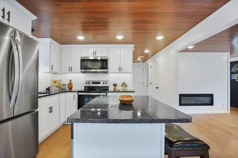 124 Stuart St, Springfield, MA 01119 photo 8