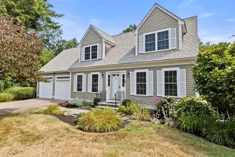 5 Kendall Vlg #5, Cohasset, MA 02025