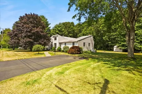 35 Aberdeen Ln, Bridgewater, MA 02324