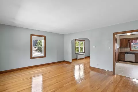 Living - 25 25a Locust Ave, Worcester, MA 01604 photo 4 of 6
