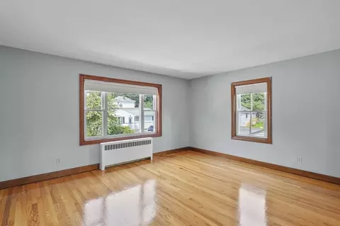 Living - 25 25a Locust Ave, Worcester, MA 01604 photo 3 of 6