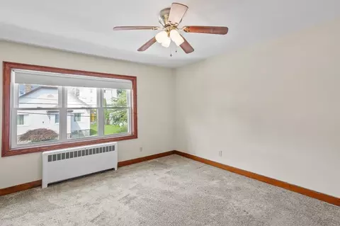 Bedroom - 25 25a Locust Ave, Worcester, MA 01604 photo 2 of 11