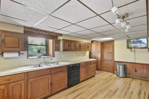 Kitchen - 25 25a Locust Ave, Worcester, MA 01604 photo 5 of 6