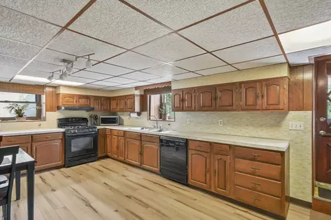Kitchen - 25 25a Locust Ave, Worcester, MA 01604 photo 6 of 6