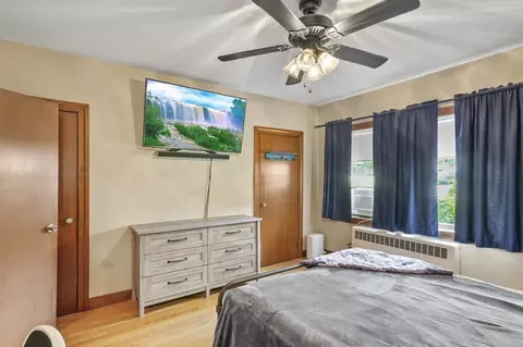 Bedroom - 25 25a Locust Ave, Worcester, MA 01604 photo 7 of 11
