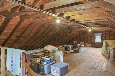 Entry Way - 25 25a Locust Ave, Worcester, MA 01604 photo 3 of 3