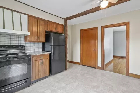 Kitchen - 25 25a Locust Ave, Worcester, MA 01604 photo 2 of 6