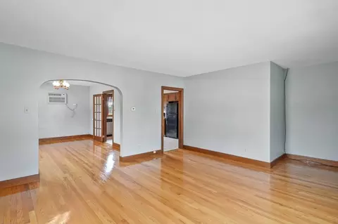 Living - 25 25a Locust Ave, Worcester, MA 01604 photo 2 of 6