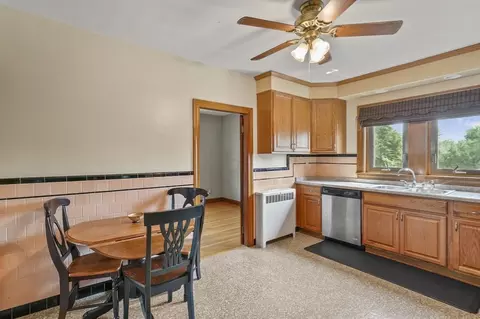Kitchen - 25 25a Locust Ave, Worcester, MA 01604 photo 4 of 6