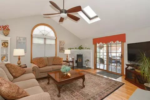 4 Harmon St, Worcester, MA 01604 photo 13