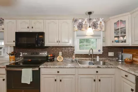 4 Harmon St, Worcester, MA 01604 photo 16