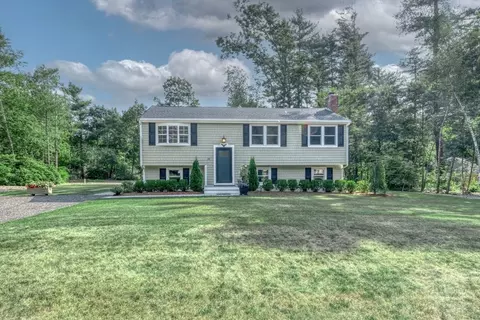 23 Great Meadow Dr, Carver, MA 02330