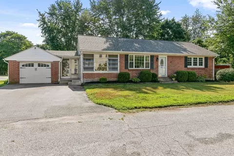 35 Plantation St, Northbridge, MA 01534