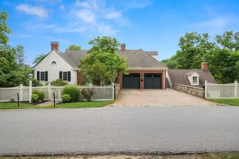 135 Academy Rd, North Andover, MA 01845