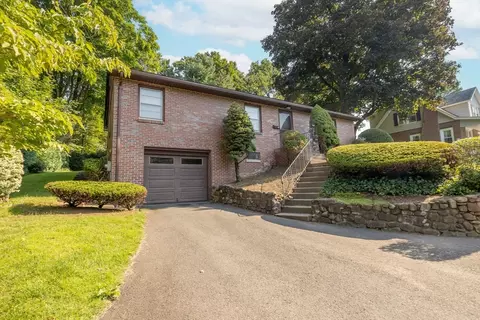 18 Brooks Pl, West Springfield, MA 01089