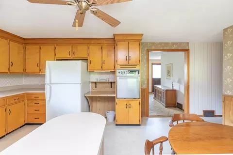 18 Brooks Pl, West Springfield, MA 01089 photo 11