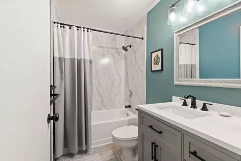 Bath - 4 Summit Dr #414, Reading, MA 01867 photo 1 of 2