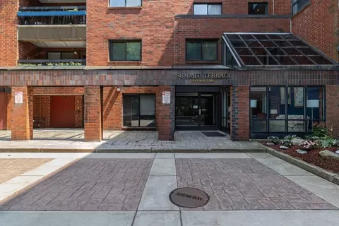 4 Summit Dr #414, Reading, MA 01867