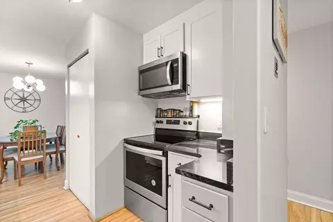 Kitchen - 4 Summit Dr #414, Reading, MA 01867 photo 4 of 5